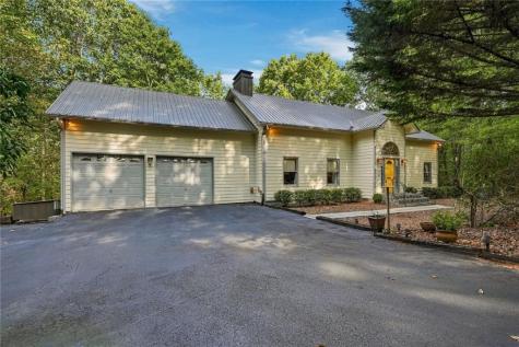 718 Ben Higgins Road Dahlonega GA 30533