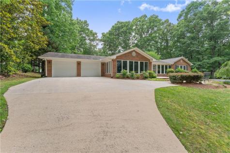 2290 Alec Mountain Clarkesville GA 30523
