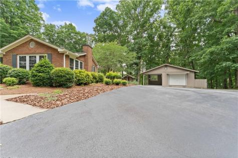 2290 Alec Mountain Clarkesville GA 30523