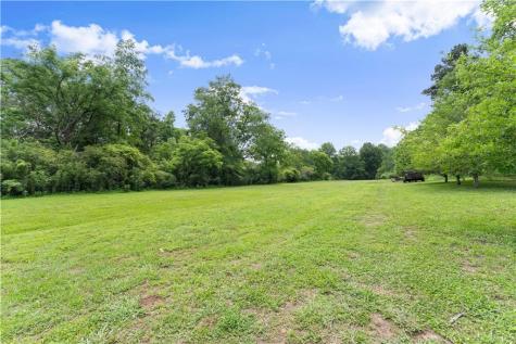 2290 Alec Mountain Clarkesville GA 30523