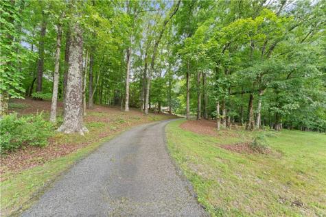 2290 Alec Mountain Clarkesville GA 30523