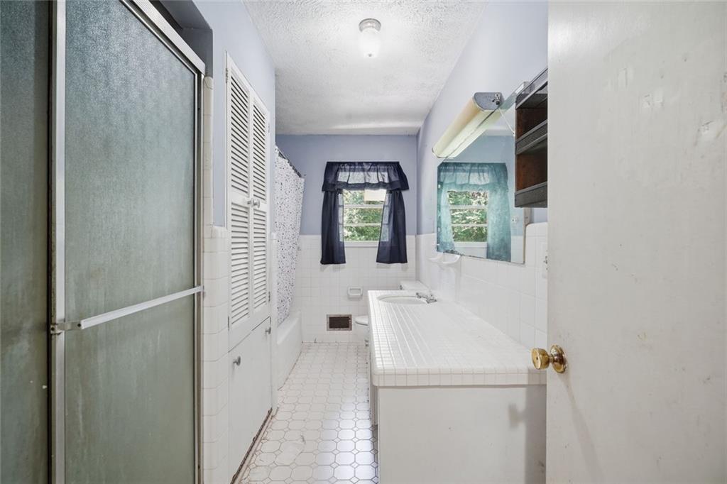 264 School St Street Gillsville GA 30543
