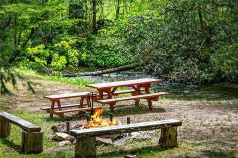 245 Old Anderson Creek Ellijay GA 30536