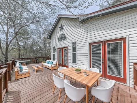 Homes with Acreage in Ellijay
