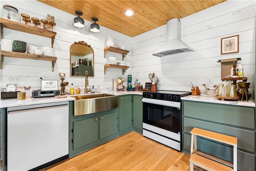 692 Hutchins Wolfskin Road Stephens GA 30667