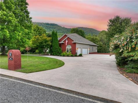 4165 Asheland Cove Drive Young Harris GA 30582