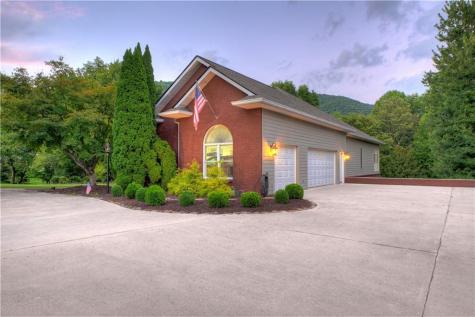 4165 Asheland Cove Drive Young Harris GA 30582