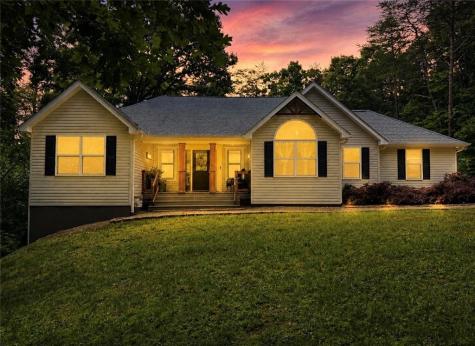 227 Clarkesville Heights Clarkesville GA 30523