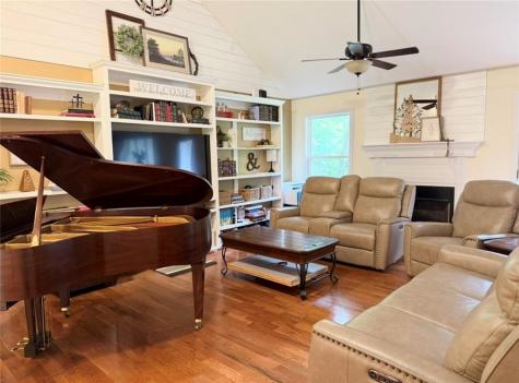 227 Clarkesville Heights Clarkesville GA 30523