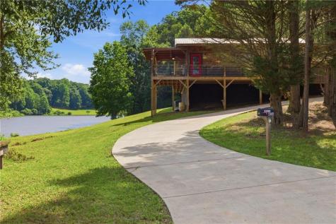456 Oak Springs Road Clarkesville GA 30523