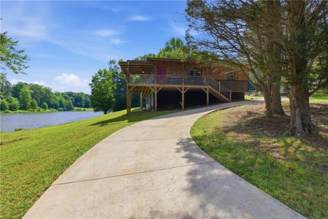 456 Oak Springs Road Clarkesville GA 30523