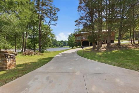 456 Oak Springs Road Clarkesville GA 30523