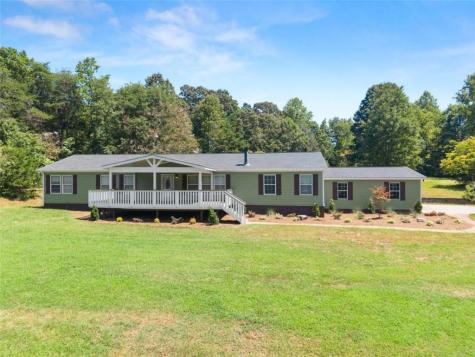 82 Bobbys Drive Cleveland GA 30528