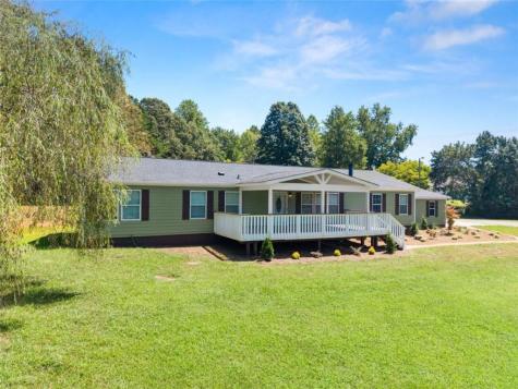 82 Bobbys Drive Cleveland GA 30528