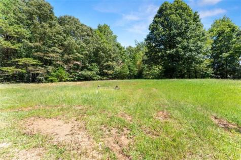 82 Bobbys Drive Cleveland GA 30528