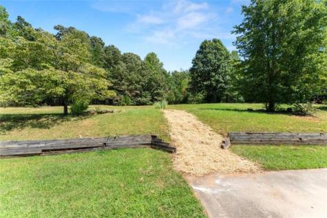 82 Bobbys Drive Cleveland GA 30528