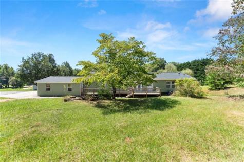 82 Bobbys Drive Cleveland GA 30528