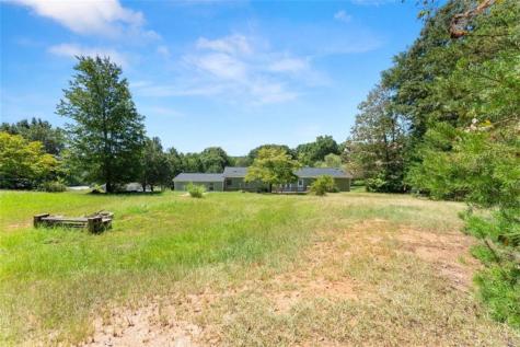 82 Bobbys Drive Cleveland GA 30528