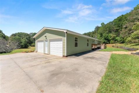 82 Bobbys Drive Cleveland GA 30528