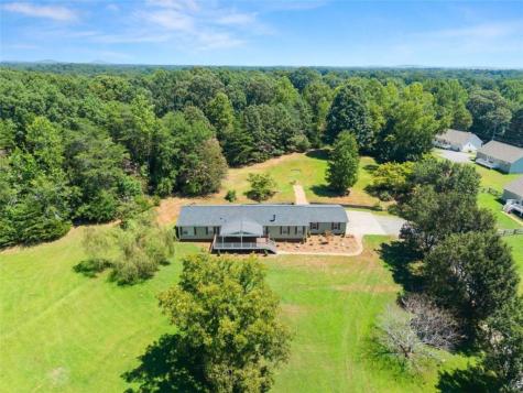 82 Bobbys Drive Cleveland GA 30528