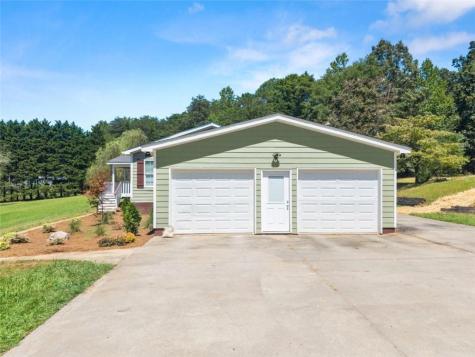 82 Bobbys Drive Cleveland GA 30528