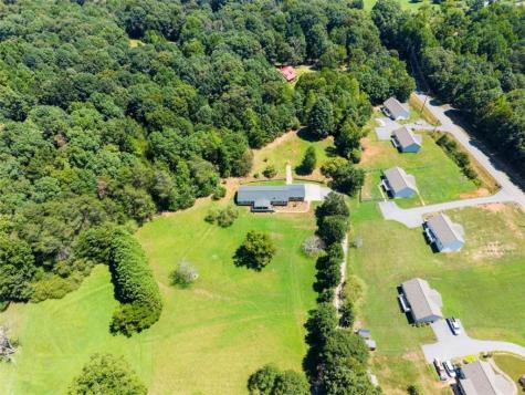 82 Bobbys Drive Cleveland GA 30528
