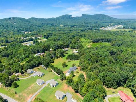 82 Bobbys Drive Cleveland GA 30528