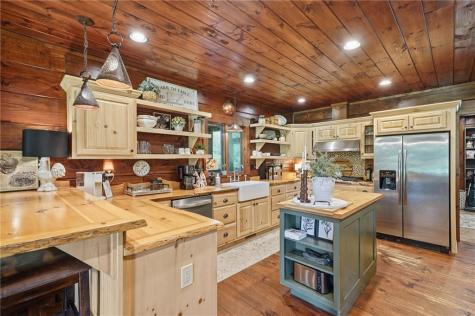 965 Bell Road Mineral Bluff GA 30559