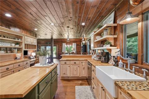 965 Bell Road Mineral Bluff GA 30559