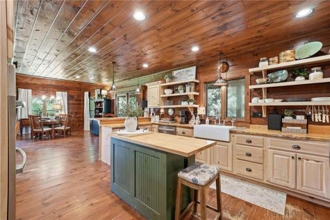 965 Bell Road Mineral Bluff GA 30559