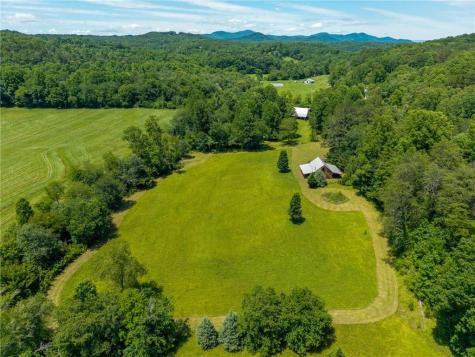 965 Bell Road Mineral Bluff GA 30559