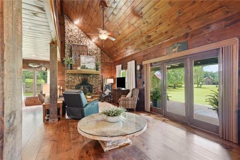 965 Bell Road Mineral Bluff GA 30559