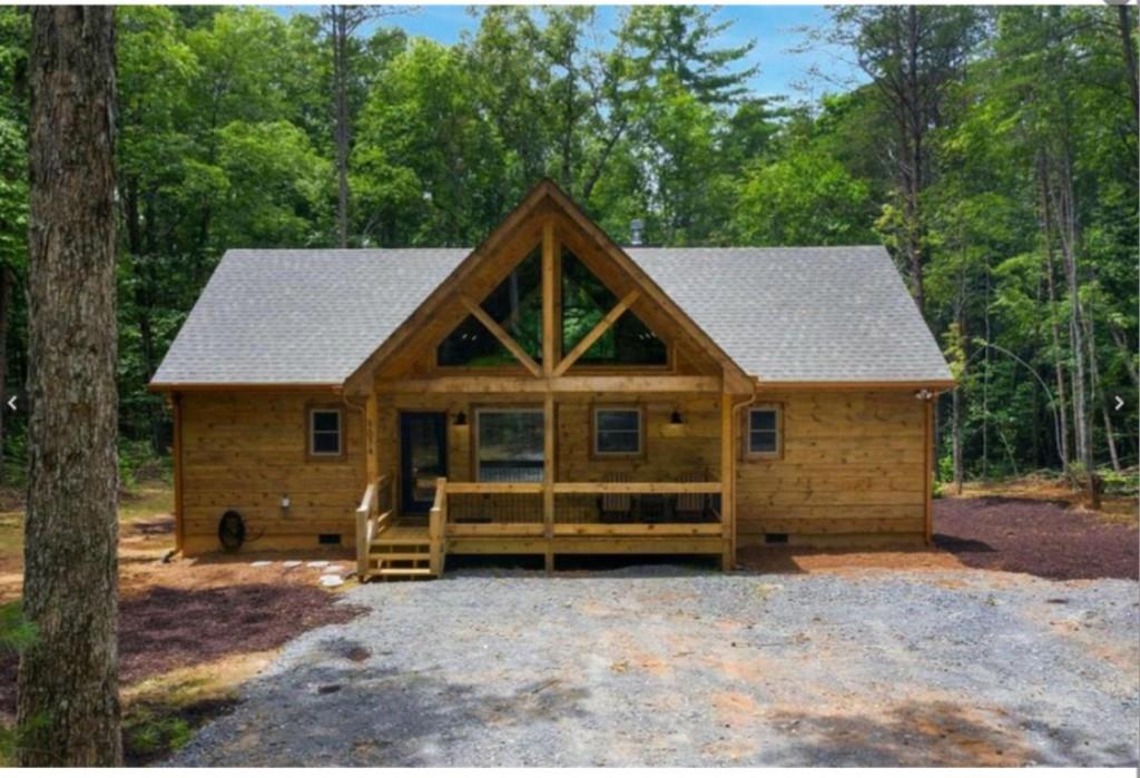1074 Lees Ride Mccaysville GA 30555