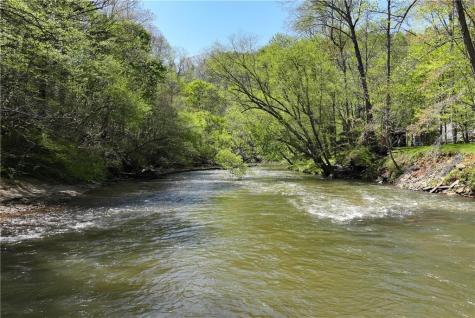 1060 Golden Avenue Dahlonega GA 30533