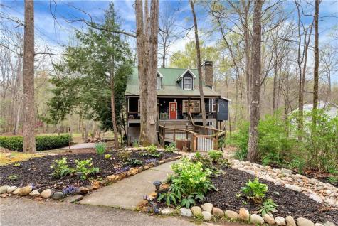 1060 Golden Avenue Dahlonega GA 30533