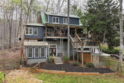 1060 Golden Avenue Dahlonega GA 30533