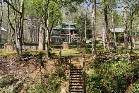 1060 Golden Avenue Dahlonega GA 30533