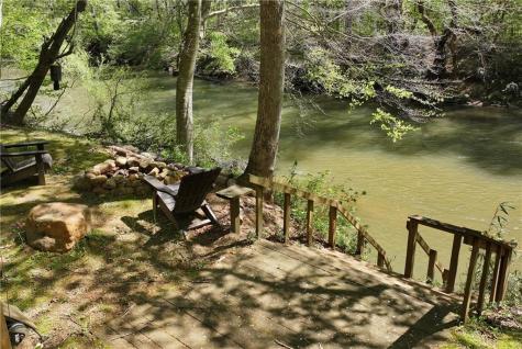 1060 Golden Avenue Dahlonega GA 30533