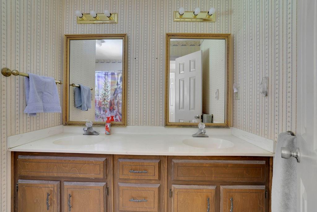 1339 Saint Michaels Court SW Lilburn GA 30047