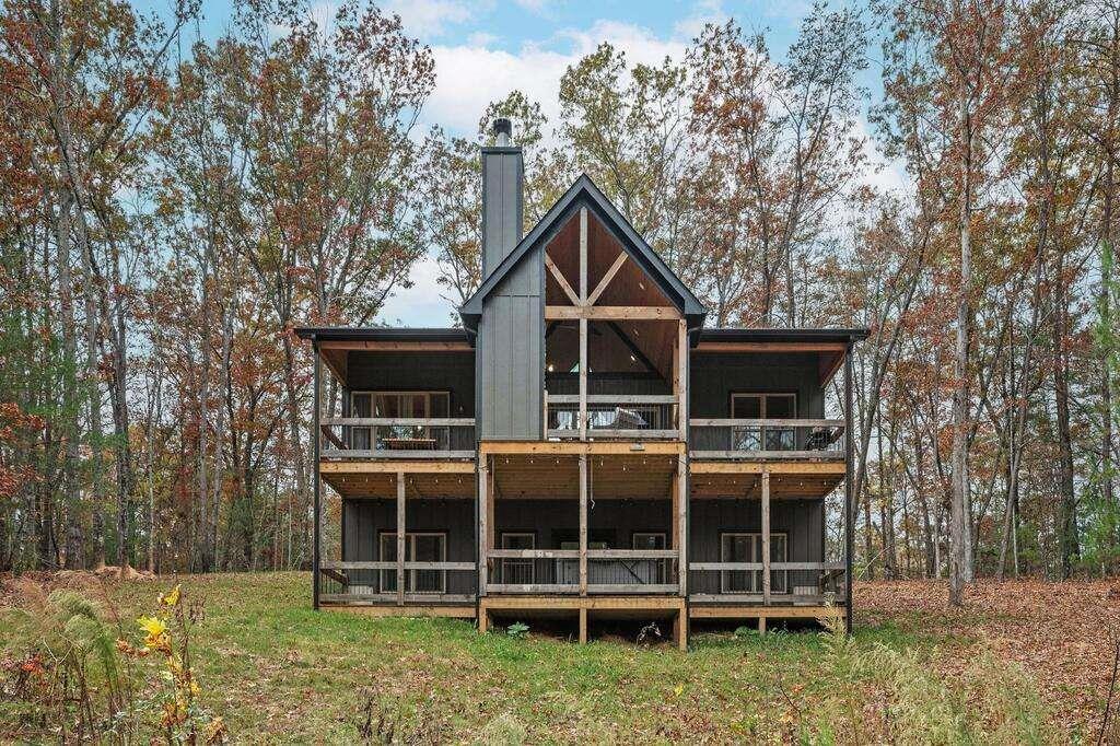 284 Lees Ride Mccaysville GA 30555