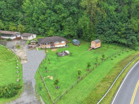 8 Taylor Road Helen GA 30545