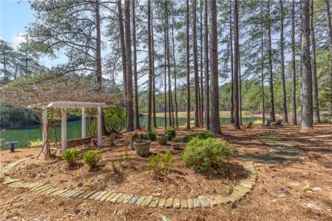404 Golden Delicious Road Clarkesville GA 30523