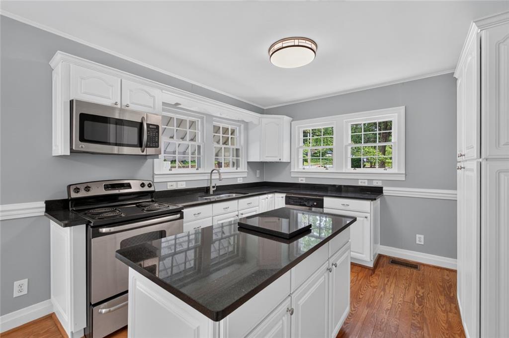 1141 Jefferson Avenue East Point GA 30344