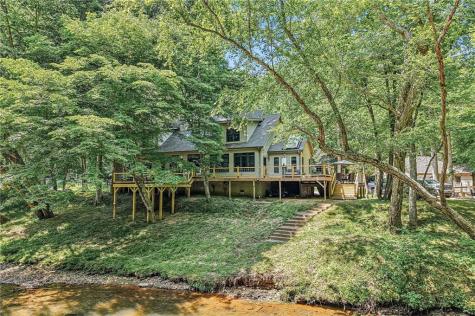 982 Golden Avenue Dahlonega GA 30533