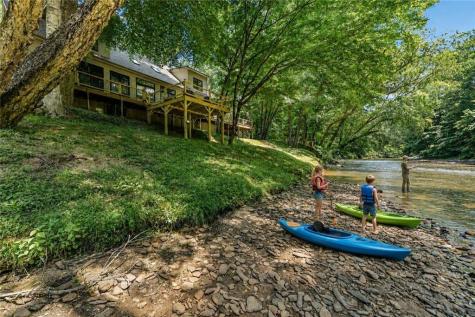 982 Golden Avenue Dahlonega GA 30533