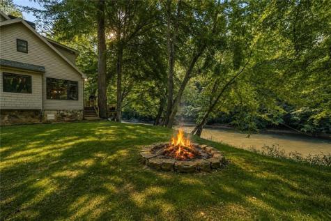 982 Golden Avenue Dahlonega GA 30533