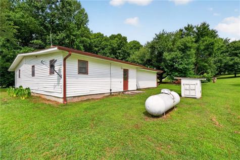 247 Amys Ford Trail Cleveland GA 30528