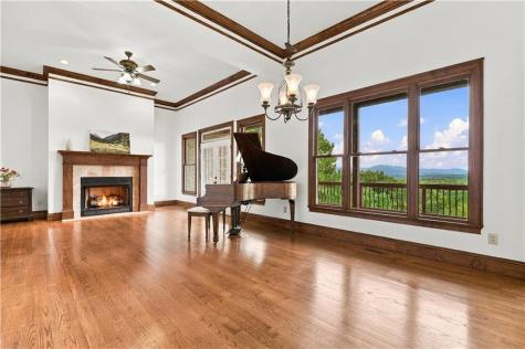 100 Foxpaw Leaf Court Ellijay GA 30536