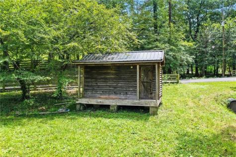 579 Twin Mountain Lake Circle Talking Rock GA 30175