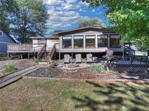 2410 Bellview Young Harris GA 30582